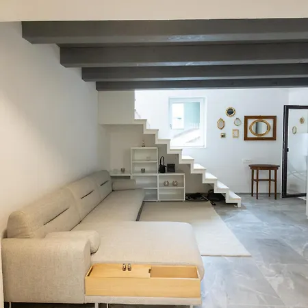 Karlovska Duplex Urban דירה *