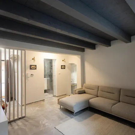 Karlovska Duplex Urban דירה *