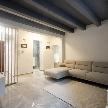 Апартаменты Karlovska Duplex Urban *