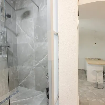 Karlovska Duplex Urban דירה