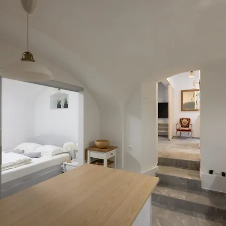 Karlovska Duplex Urban Apartment *